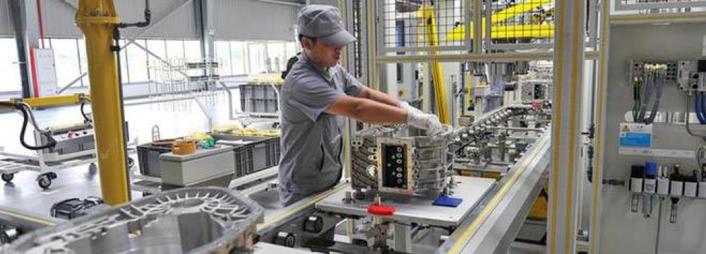 China Posts Sluggish Factory Growth