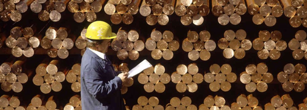 Copper Hits 3-Year High as Speculators Pile Into Market