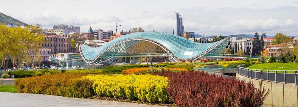 The World Bank says the Georgian economy will grow by 3.5% in 2017, 4% in 2018 and 4.5% in 2019. The picture shows the Bridge of Peace in Tbilisi.