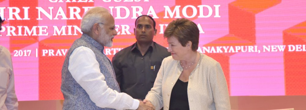 Narendra Modi (L) welcomes Kristalina Georgieva in New Delhi, Nov. 4. 