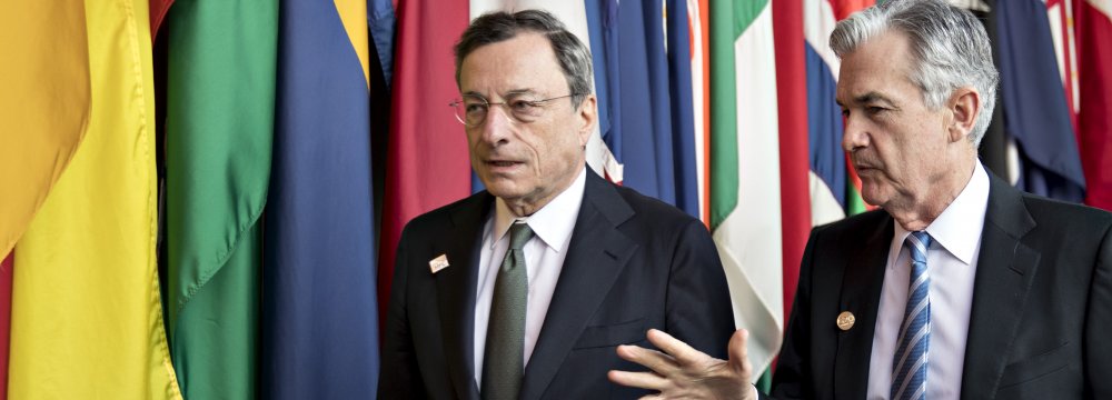 ECB President Mario Draghi (L) and US fed chair Jerome Powell at the ECB Forum on Central Banking in Sintra, Portugal, June 20.