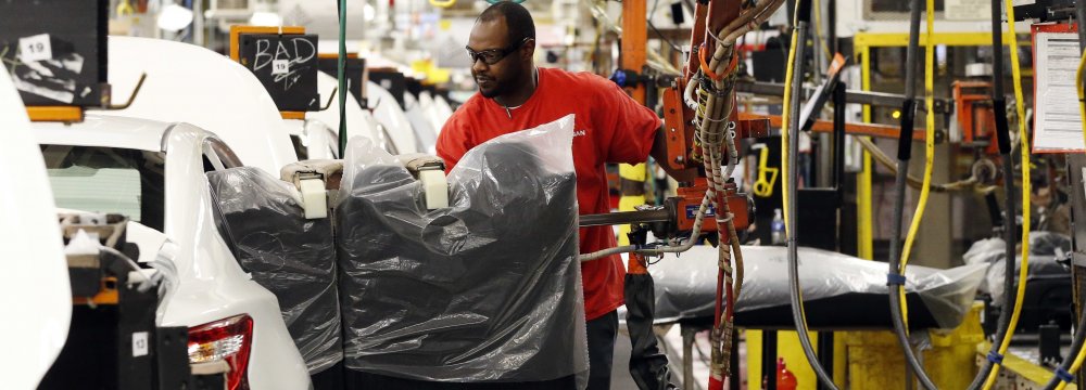 US Industrial Output Picks Up