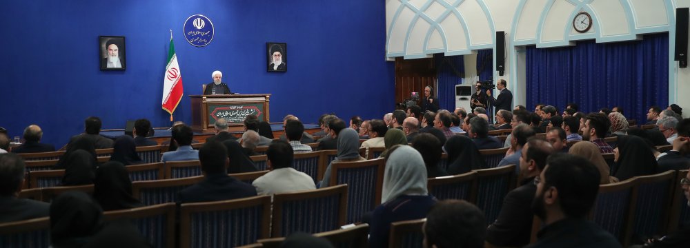 Rouhani: Diplomacy Key to Resolving Regional Challenges  