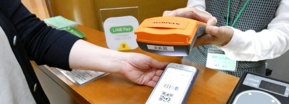 Amazon, SoftBank Vie to Make Japan Cashless