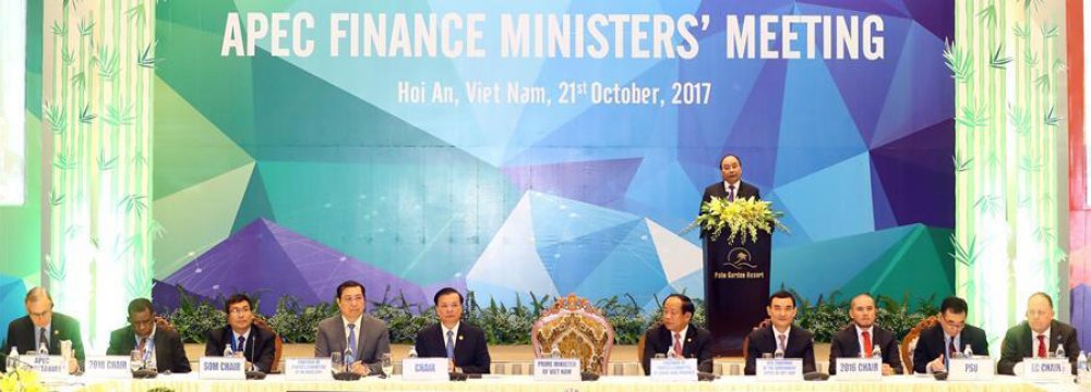 Vietnamese Prime Minister Nguyen Xuan Phuc (rear) speaks at the 24th APEC Finance Ministers’ Meeting in Hoi An, Quang Nam Province, in central Vietnam, on Oct. 21.