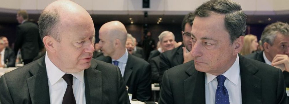 Deutsche Bank CEO John Cryan (L) and ECB President Mario Draghi at a conference in Frankfurt on Sept. 6.