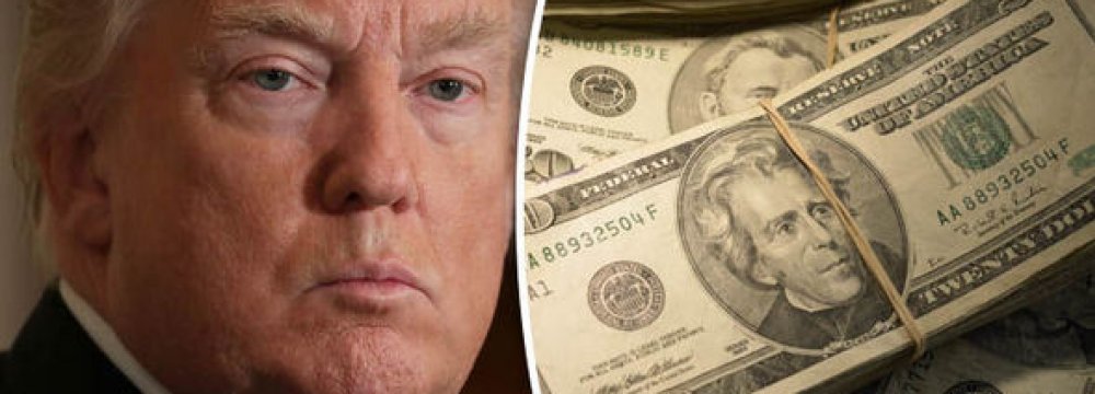 Dollar Dragged Down by White House Chaos