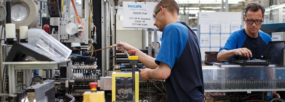 German Industrial Output Makes Timid Gains