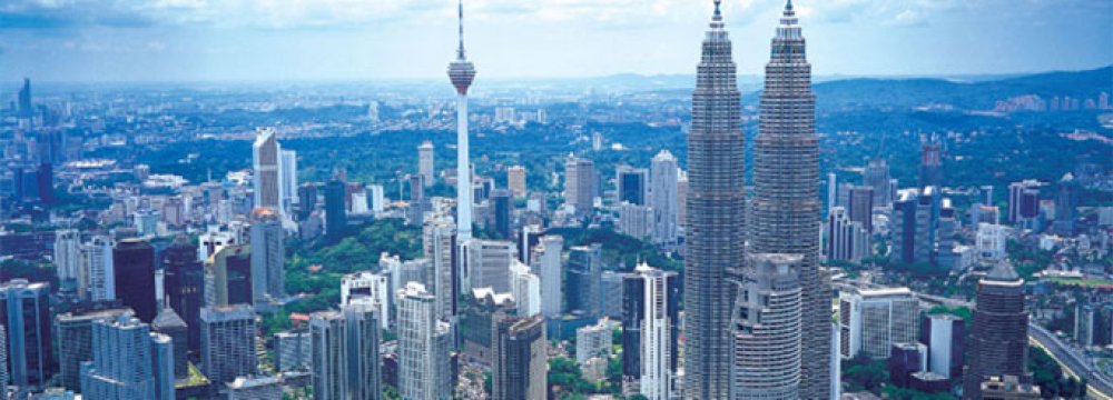 Malaysia GDP Beats Forecasts