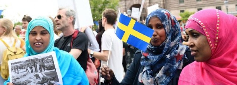Sweden Says Migrant Influx Hurting Economy  
