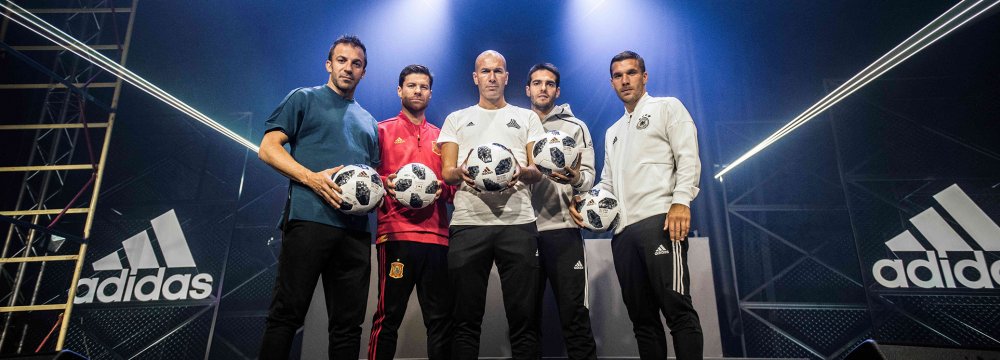 From left: Alessandro Del Piero, Xabi Alonso, Zinedine Zidane, Kaka and Lukas Podolski with the new ball at the ceremony.