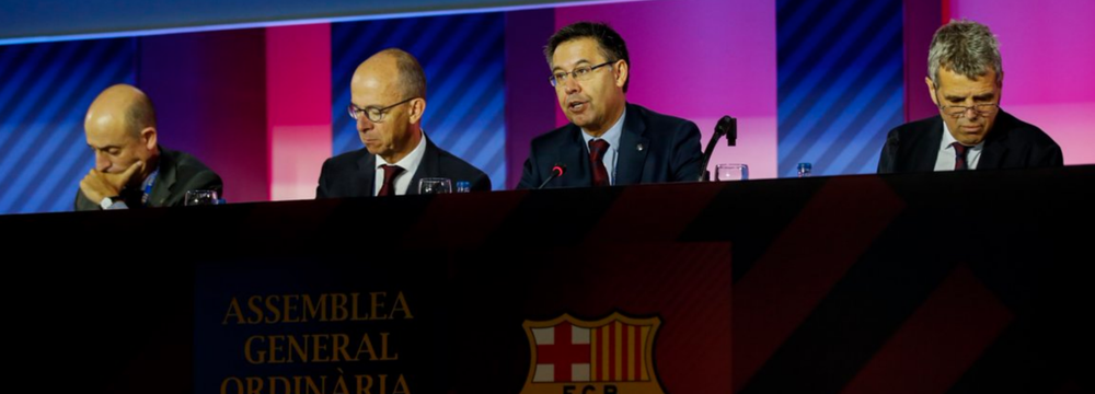 Bartomeu (2nd R) at the General Assembly of Barcelona FC
