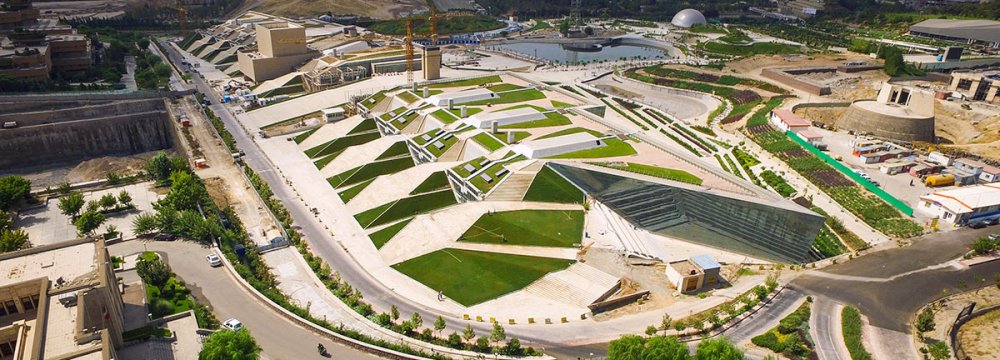 Tehran Book Garden located on Haqani Highway, is part of Abasabad Cultural Complex which includes Nature Bridge, Flag Tower, Gonbad Mina Planetarium and Art Garden among others.