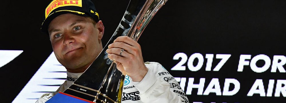 Bottas Forces Hamilton to Settle For Second Place in F1 Finale  