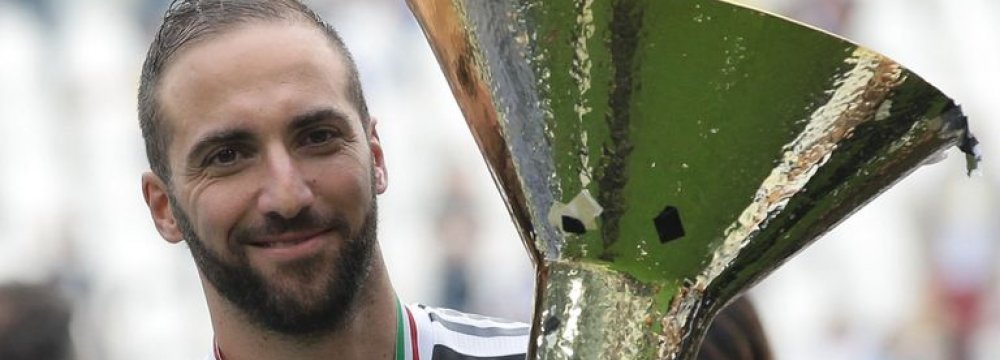 Higuain Agrees to Join AC Milan on Loan