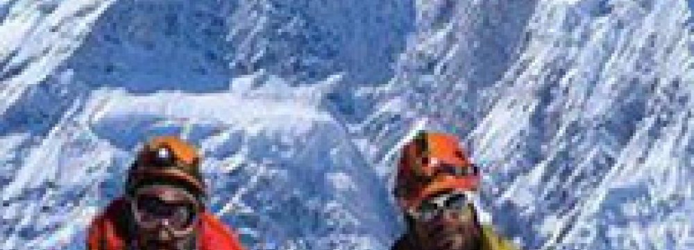 Iran Mountaineers Ascend Himalayan Peak