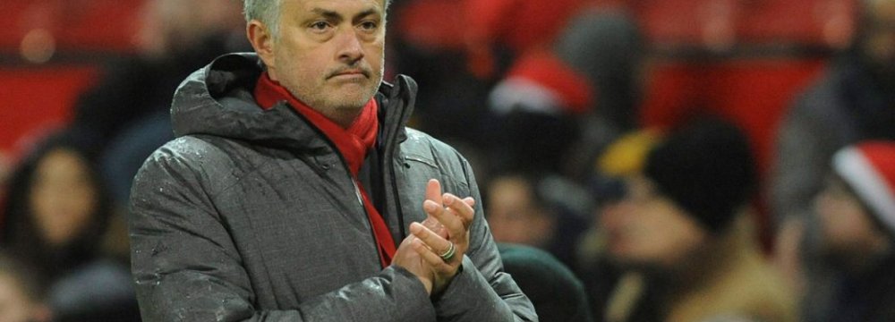 Mourinho Signs New Man Utd Contract to 2020