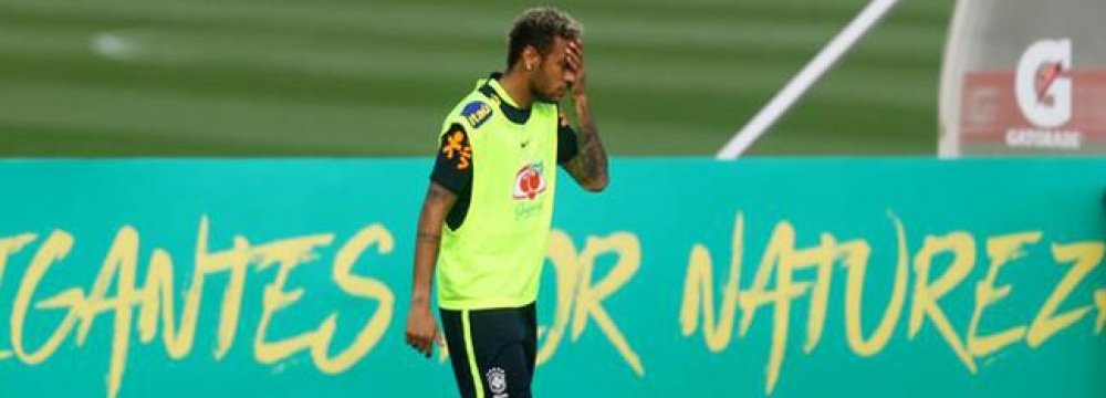 Neymar Sends Injury Scare Through Brazil Camp