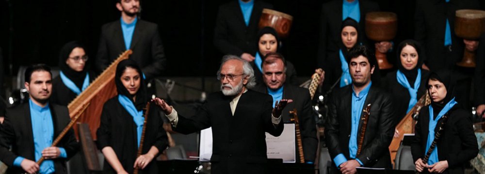 Conductor Esmaeil Tehrani and members  of City Orchestra performed in Tehran, March 4.