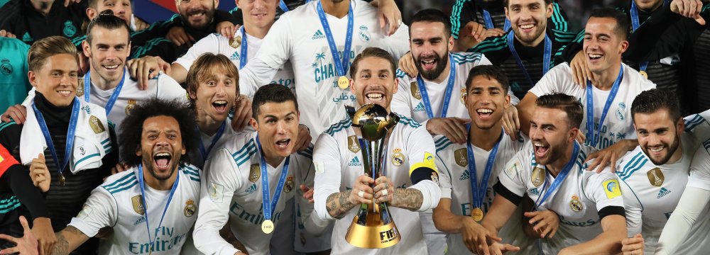  Real Madrid players celebrate winning the title