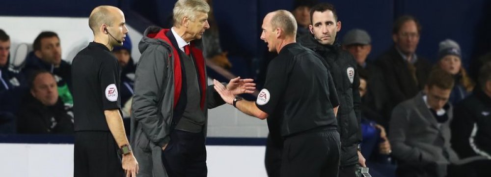 Arsene Wenger has words with Dean at the Hawthorns
