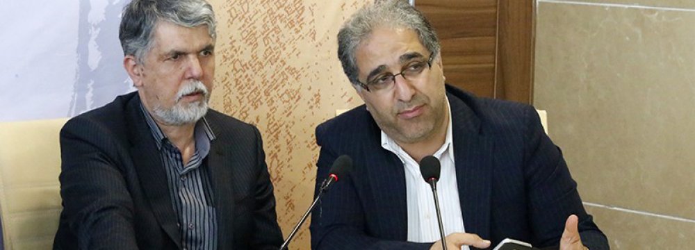 Seyed Abbas Salehi (L) and Amir Masoud Shahramnia 