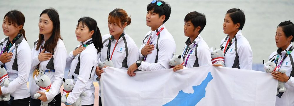 Unified Korea’s gold medalists at the awards ceremony in Palembang on Sunday