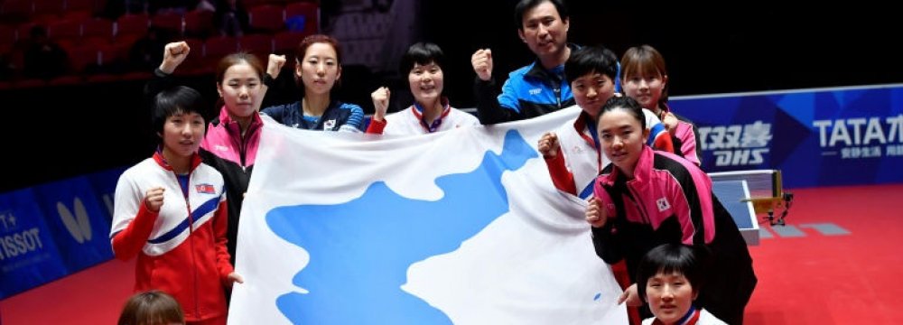 Korean players hold the unified  flag at the tournament.