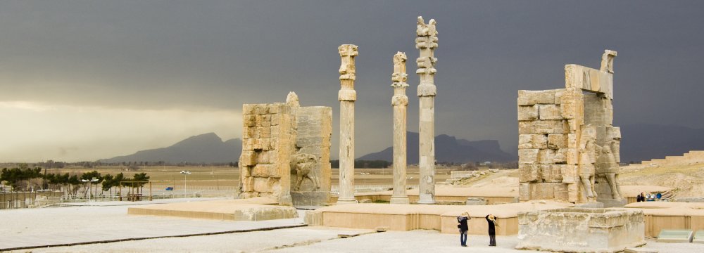 According to historian Shahrokh Razmjou, Persepolis used to be the royal court for huge receptions.