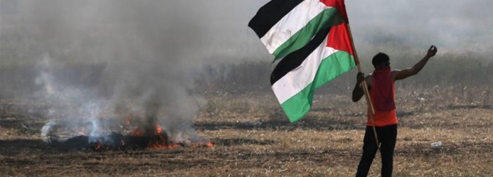 Israeli Gunfire Wounds 40 Palestinians in Renewed Gaza Protest