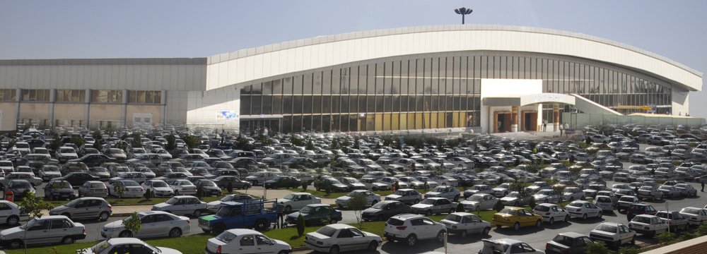 Peugeot and Renault sold 606,679 cars in Iran in 2017.