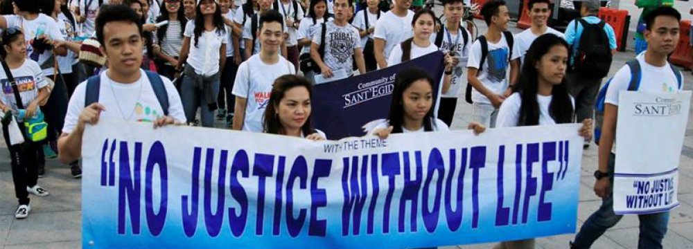 Filipino Catholics Protest Duterte’s War on Drugs
