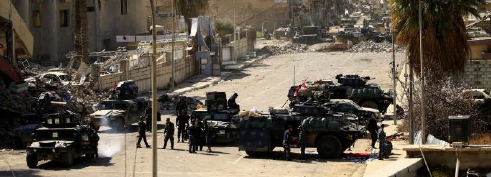 Iraqis Recapture Mosul State Buildings From IS