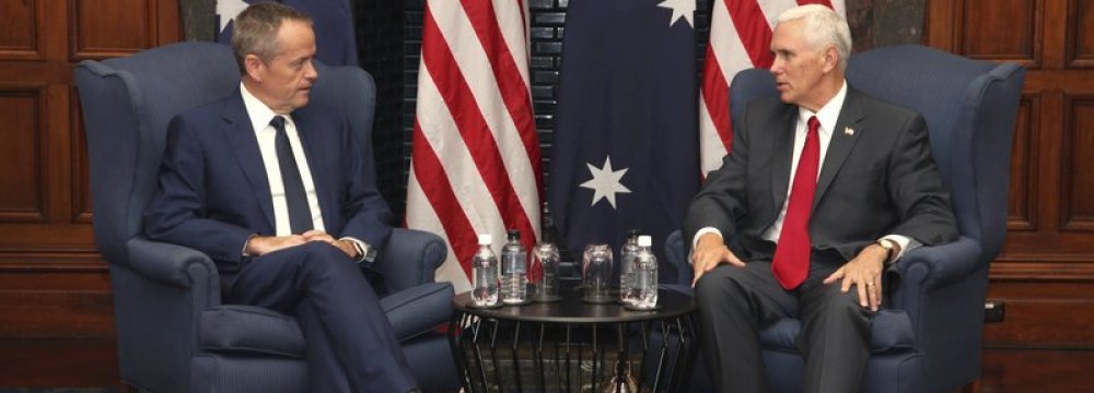 Mike Pence (R) and the Australian opposition leader, Bill Shorten, meet in Sydney on April 22.