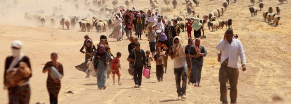 Displaced Yazidis flee IS toward the Syrian border  in August 2014. (File Photo)