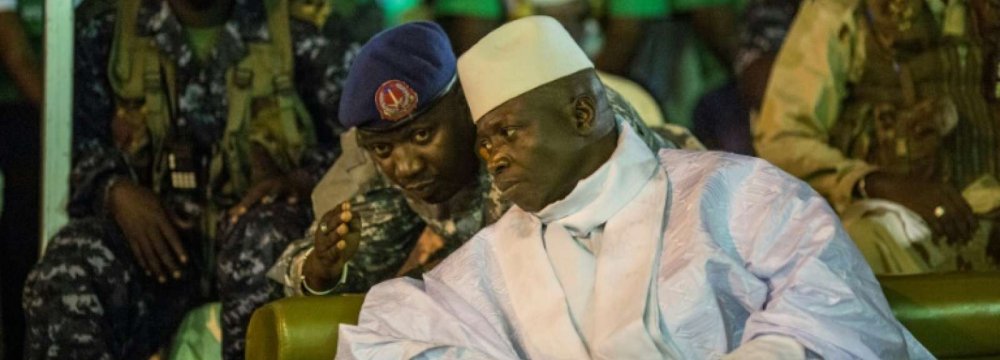 Gambian President Yahya Jammeh listens to one of his aides in Banjul in Nov. 2016. (File Photo)