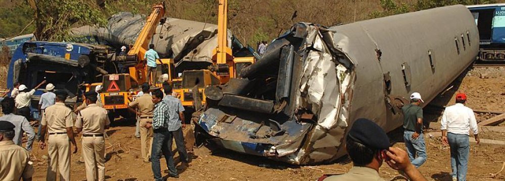 32 Dead in India Train Derailment 