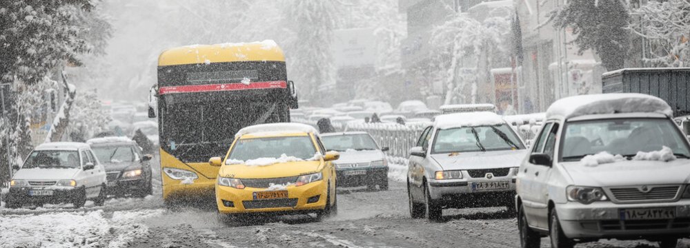 Unexpected Heavy Snow Snarls N. Tehran Traffic