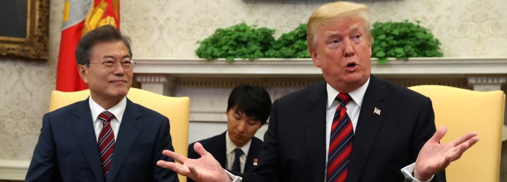 US President Donald Trump (R) and South Korean President Moon Jae-in in the Oval Office, Washington on May 22