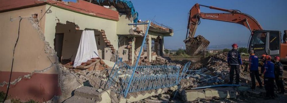 Quake Injures 19 in Southeast Turkey