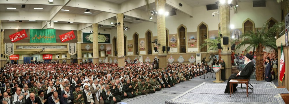 Ayatollah Seyyed Ali Khamenei addresses war veterans and organizers of tours to battle zones of the 1980-88 Iraq-imposed war in a meeting in Tehran on March 6.