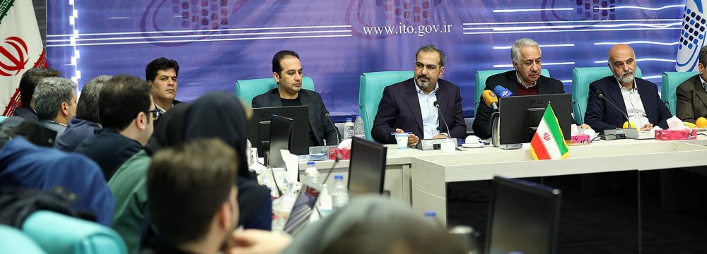 Fiery Debate on Fate of Local Messengers, Iran’s National Intranet
