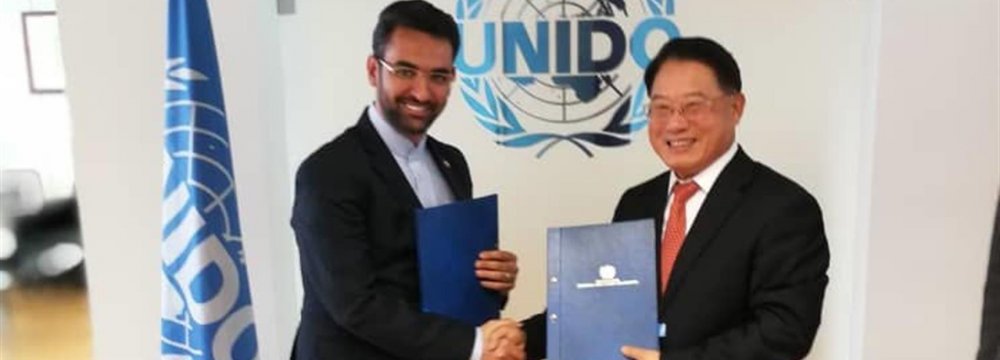 Iran's ICT Minister, UNIDO Chief Sign Coop. Deal 