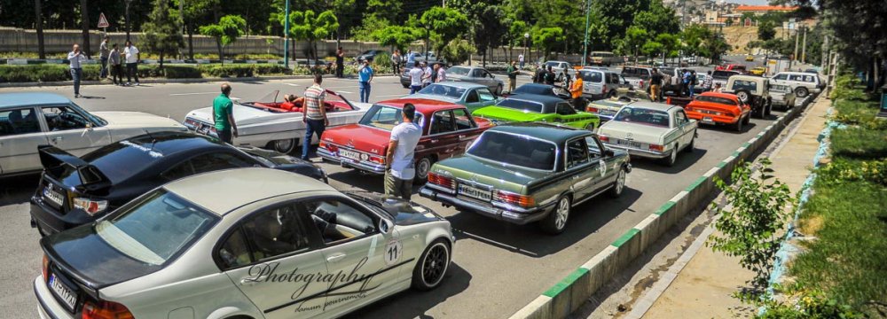 Vintage Car Rally Marks World Tourism Day