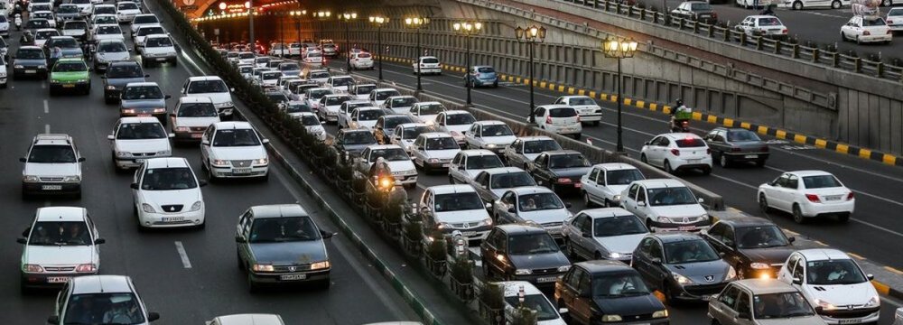 Tehran Traffic Snares Return With Early School Reopening 