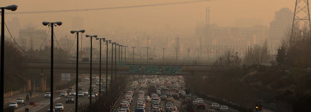 School Closures Extended as Severe Smog Persists in Tehran 