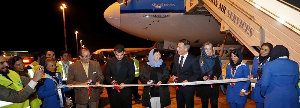  KLM resumed flights between Amsterdam and Tehran in October 2016, after a three-year hiatus.