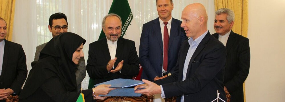 Iran Signs €500 Million Finance Deal with Denmark 