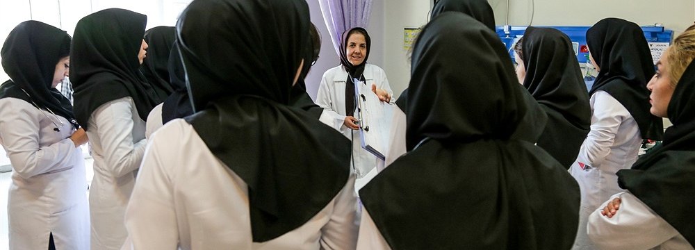 Iranian High Schoolers Obsessed With Studying Medicine