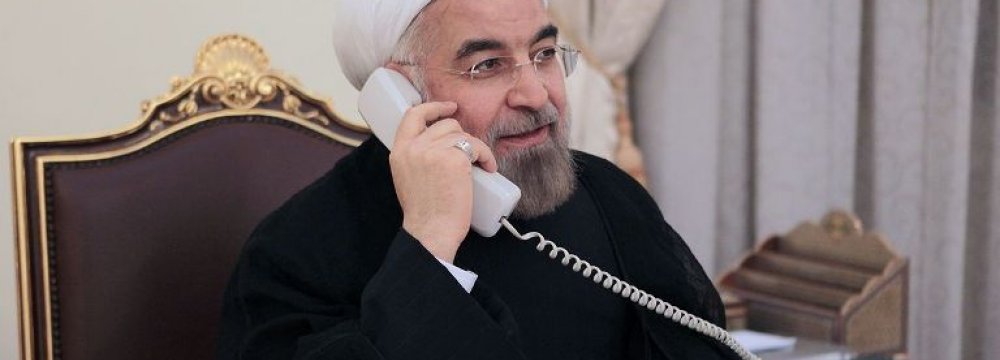Rouhani, Macron Talk on Phone